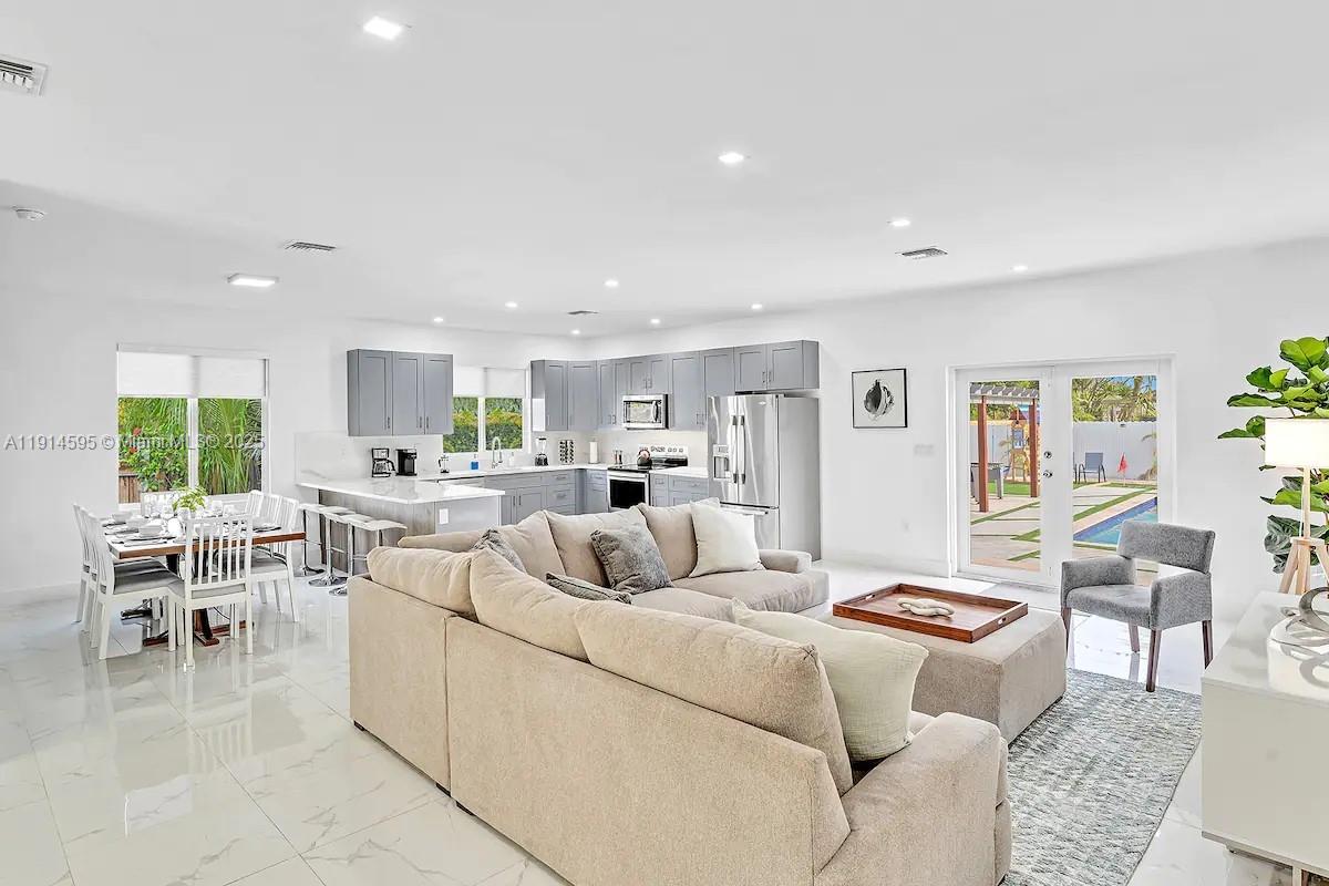 10245 SW 212th St Cutler Bay, FL 33189