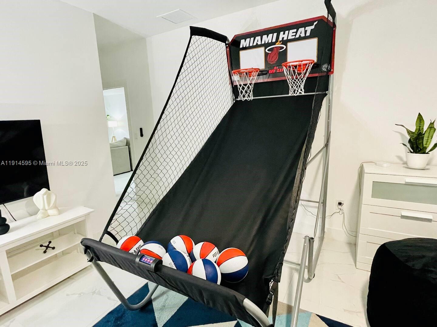 10245 SW 212th St Cutler Bay, FL 33189