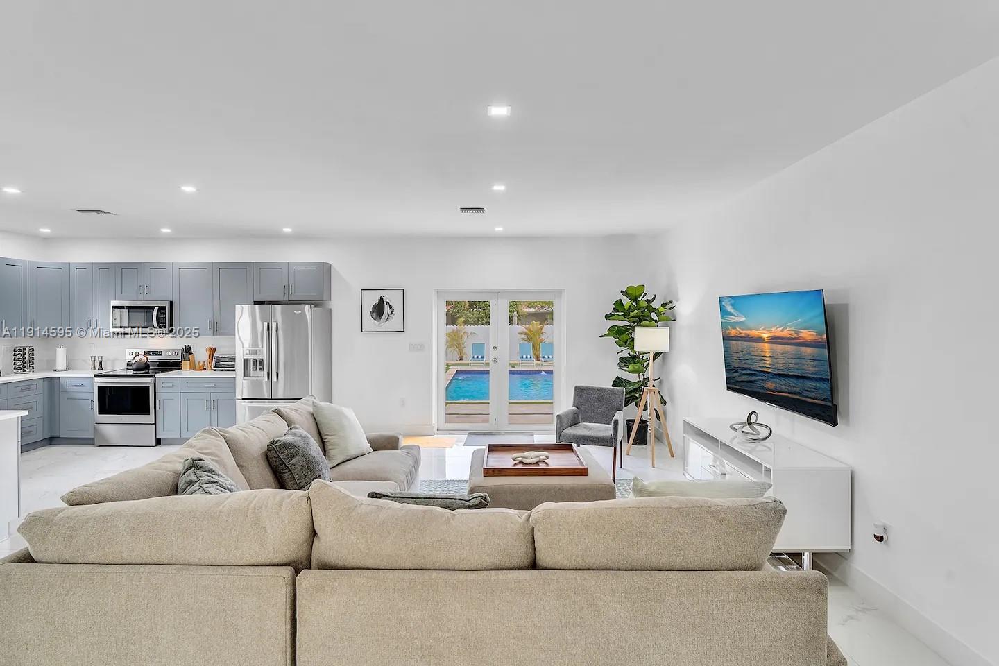 10245 SW 212th St Cutler Bay, FL 33189