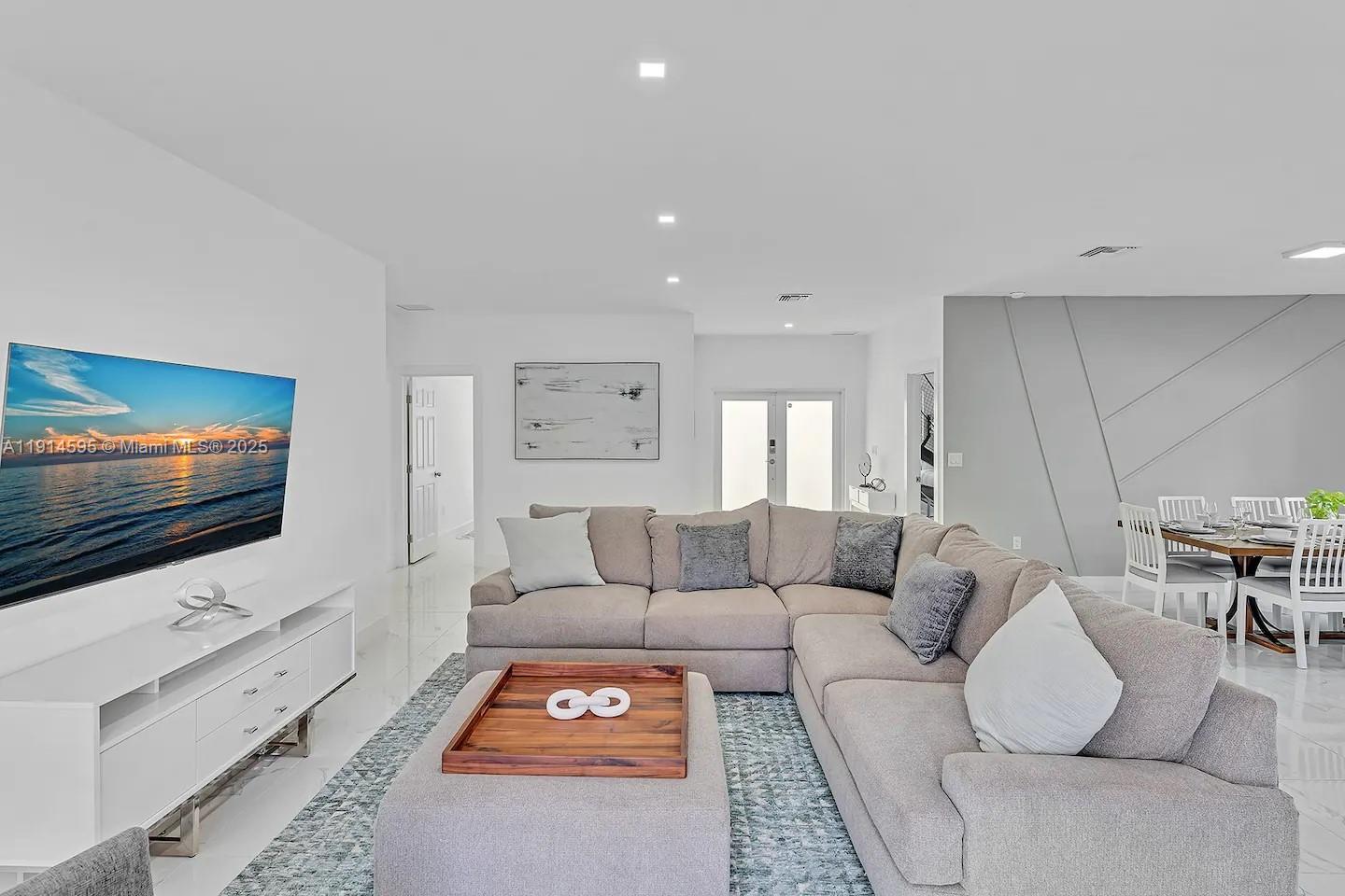 10245 SW 212th St Cutler Bay, FL 33189