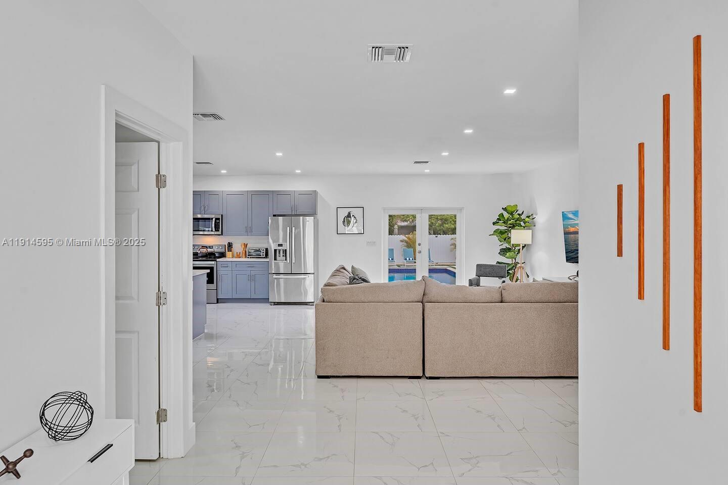 10245 SW 212th St Cutler Bay, FL 33189