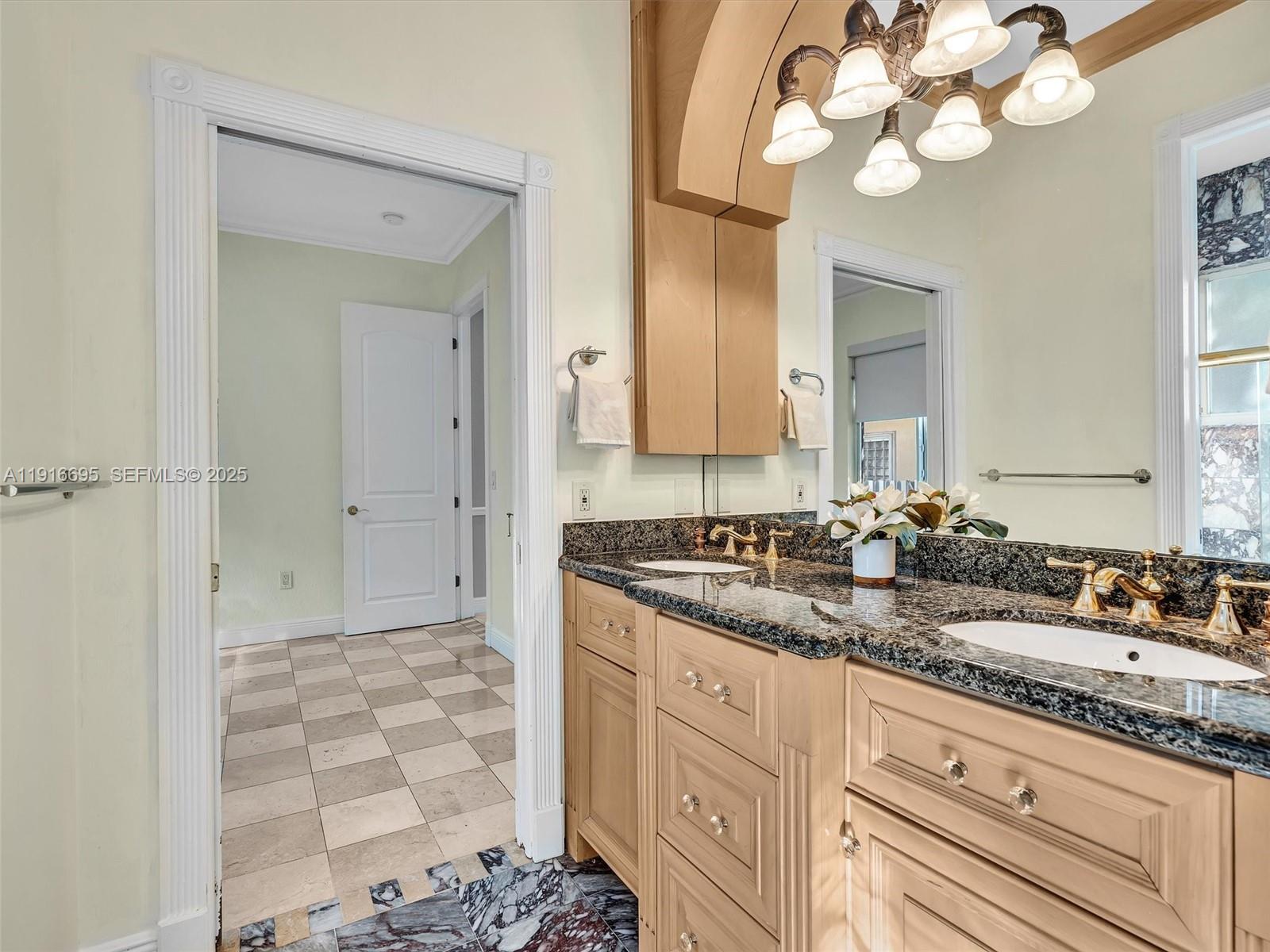 922 Washington St Hollywood, FL 33019