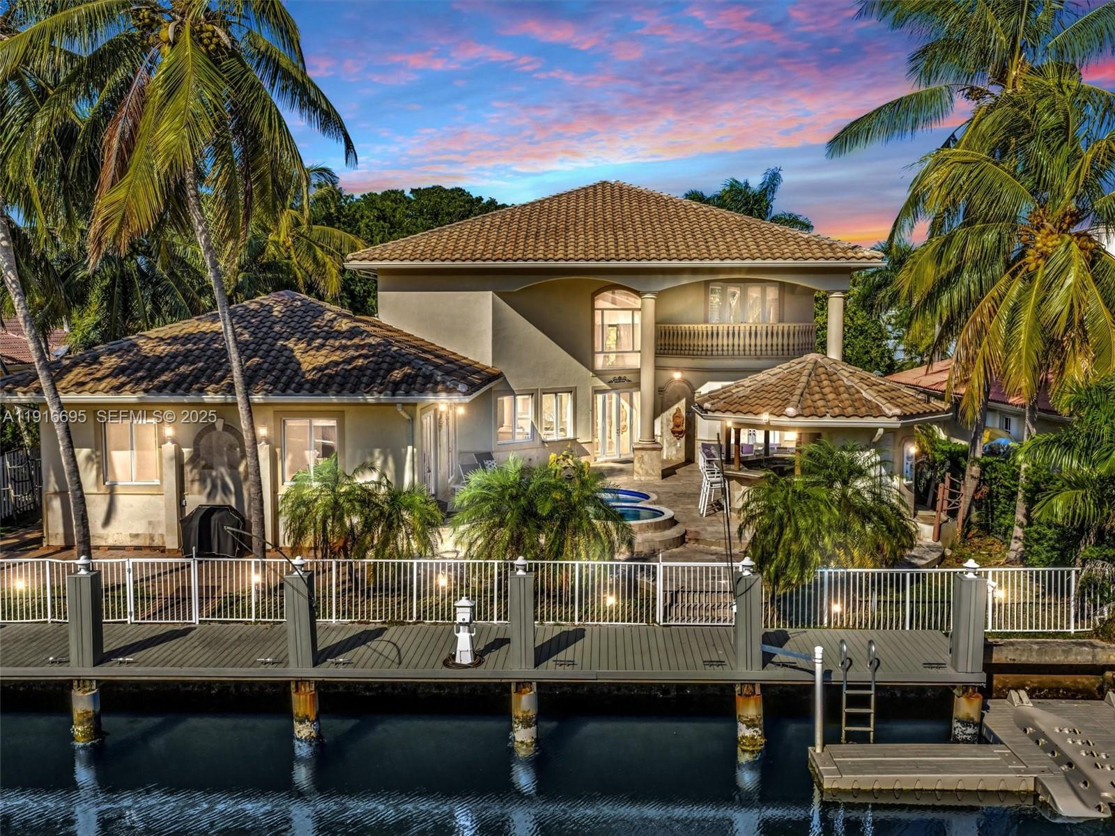 922 Washington St Hollywood, FL 33019