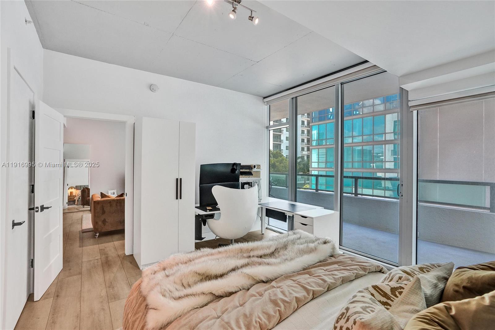 image Four Midtown Condominium11