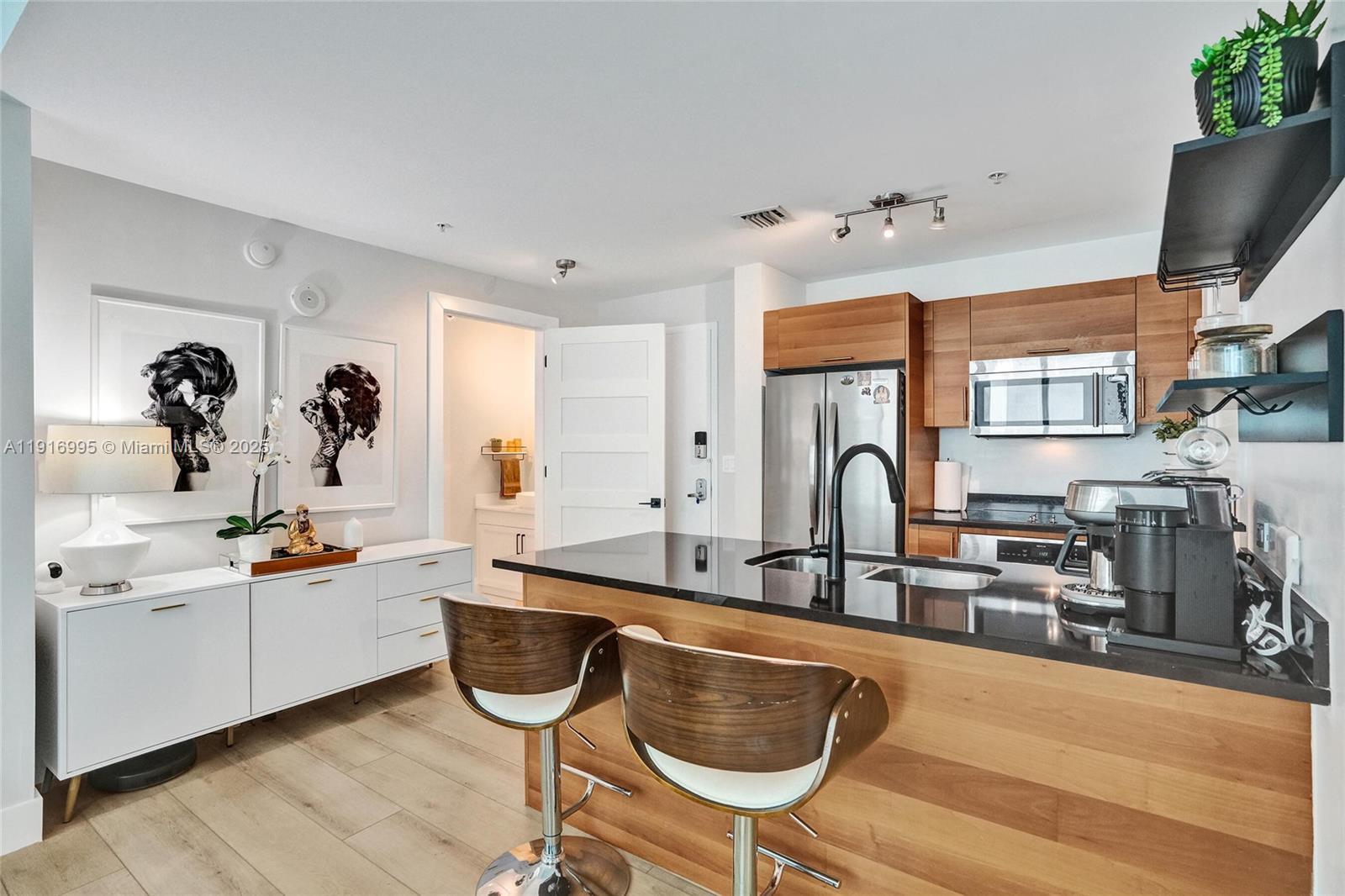 image Four Midtown Condominium2