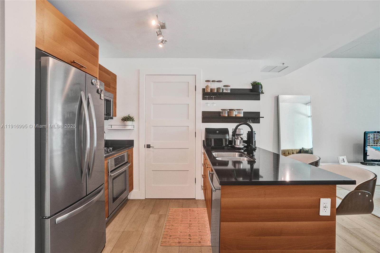 image Four Midtown Condominium6