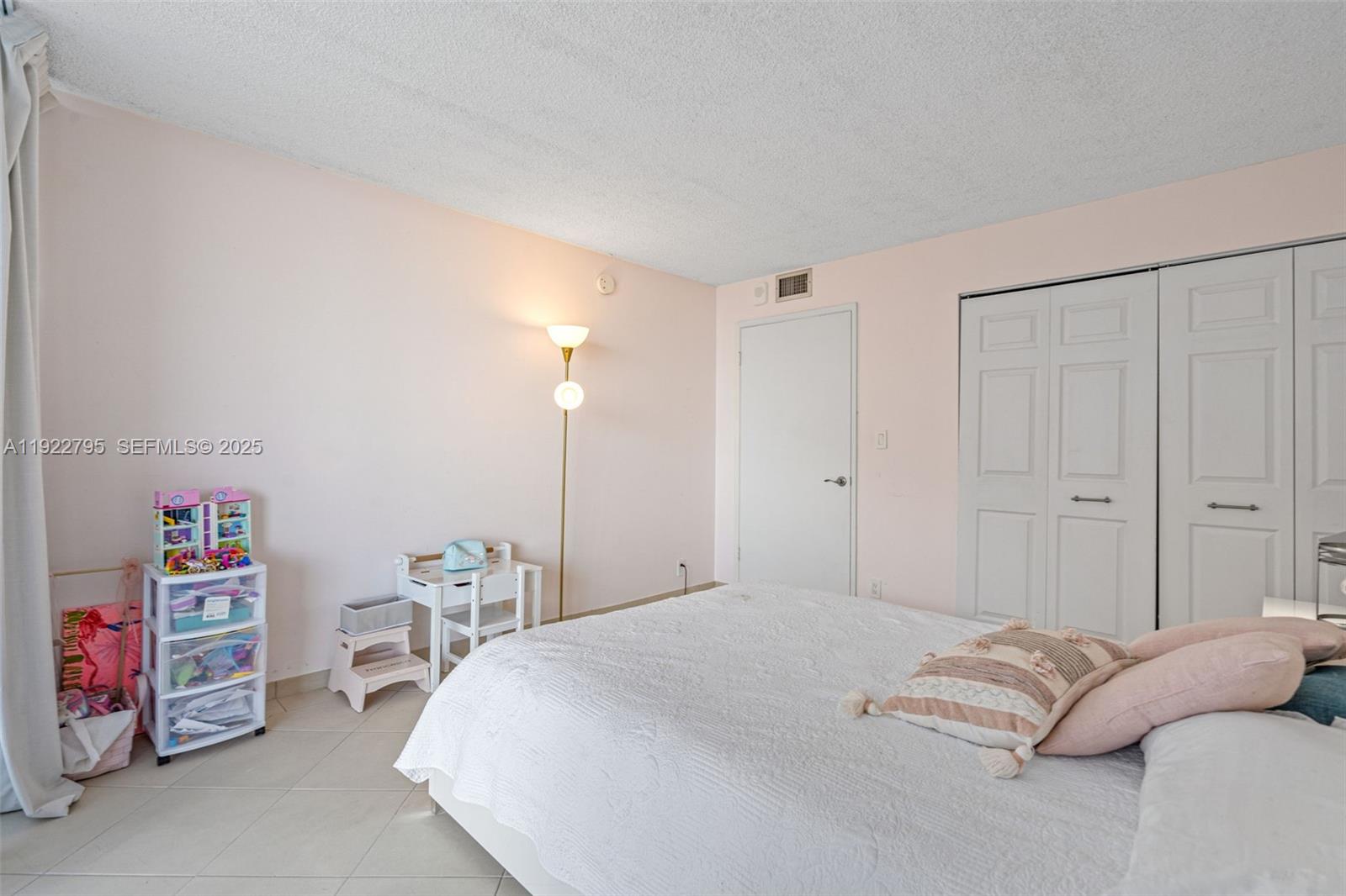 image Brickell Place I18