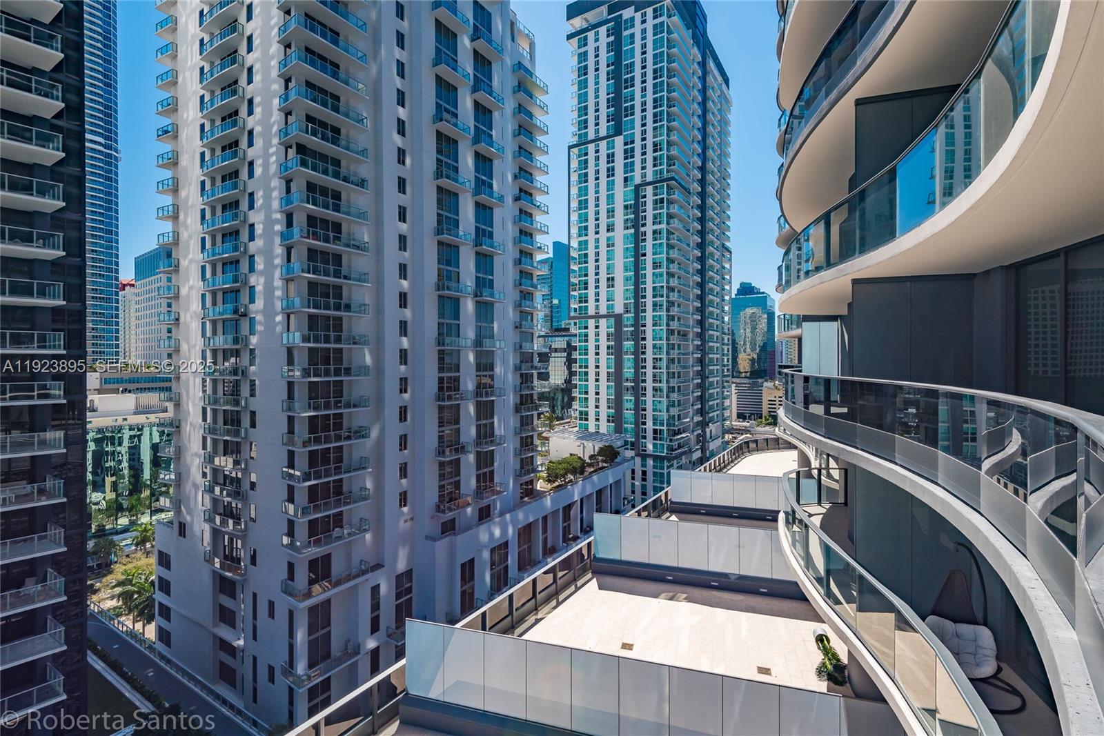 1000 Brickell Plz #2009