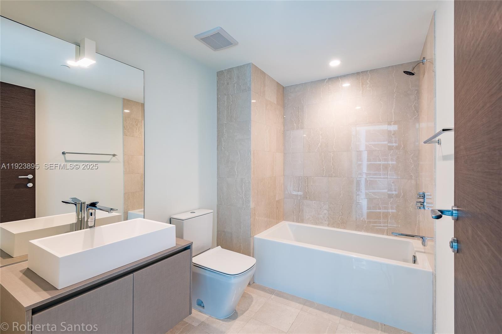 1000 Brickell Plz #2009 Miami, FL 33131