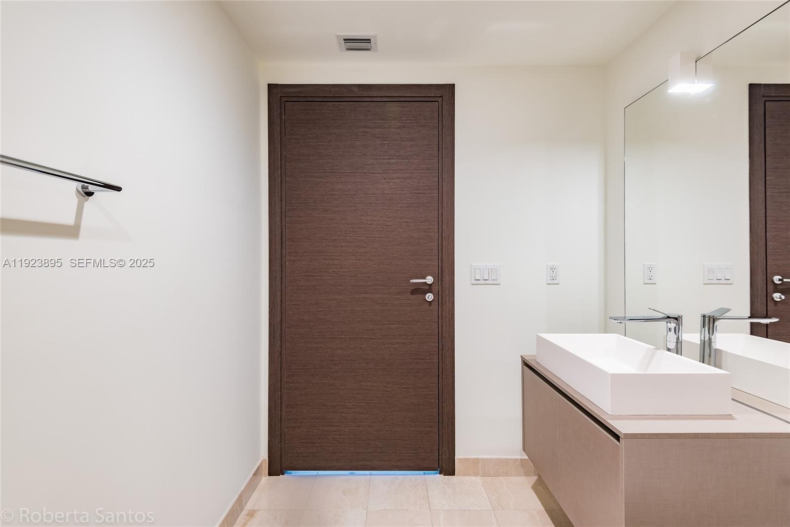 1000 Brickell Plz #2009 Miami, FL 33131