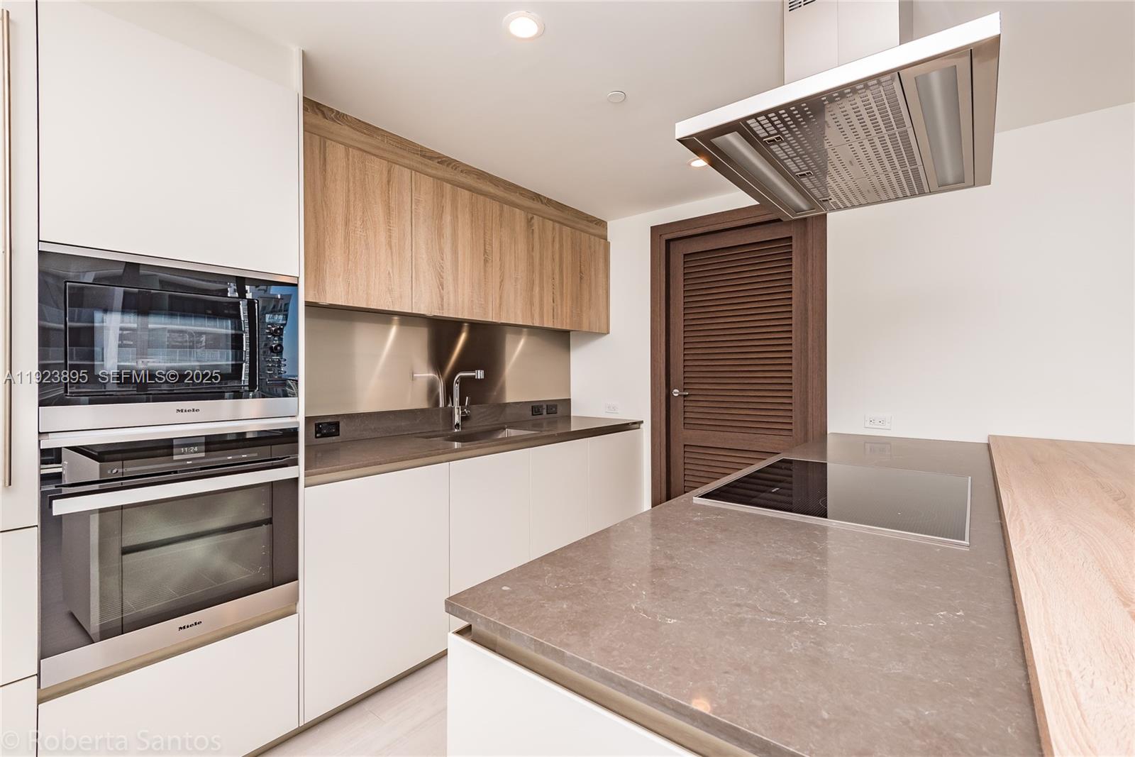 1000 Brickell Plz #2009 Miami, FL 33131