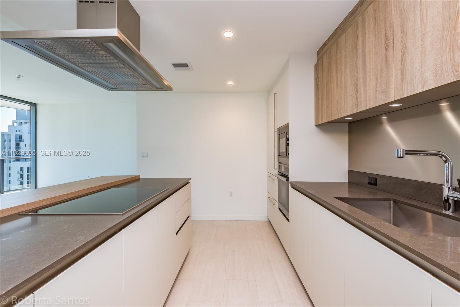 1000 Brickell Plz #2009 Miami, FL 33131