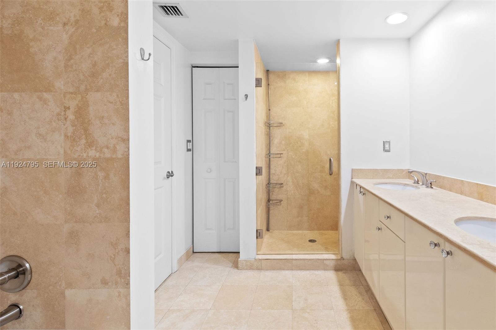 image Duo Condominimum East15