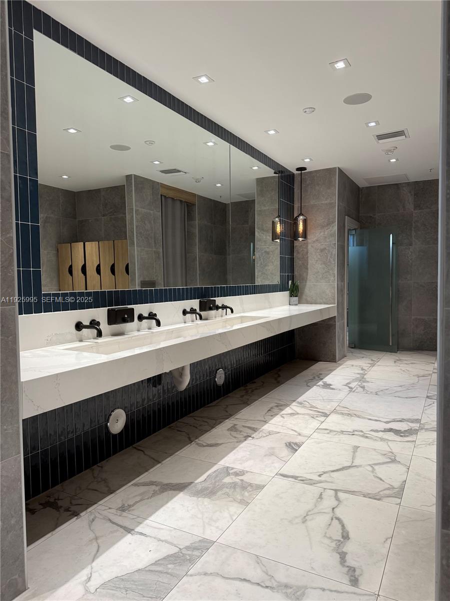 90 SW 3rd St #1809 Miami, FL 33130