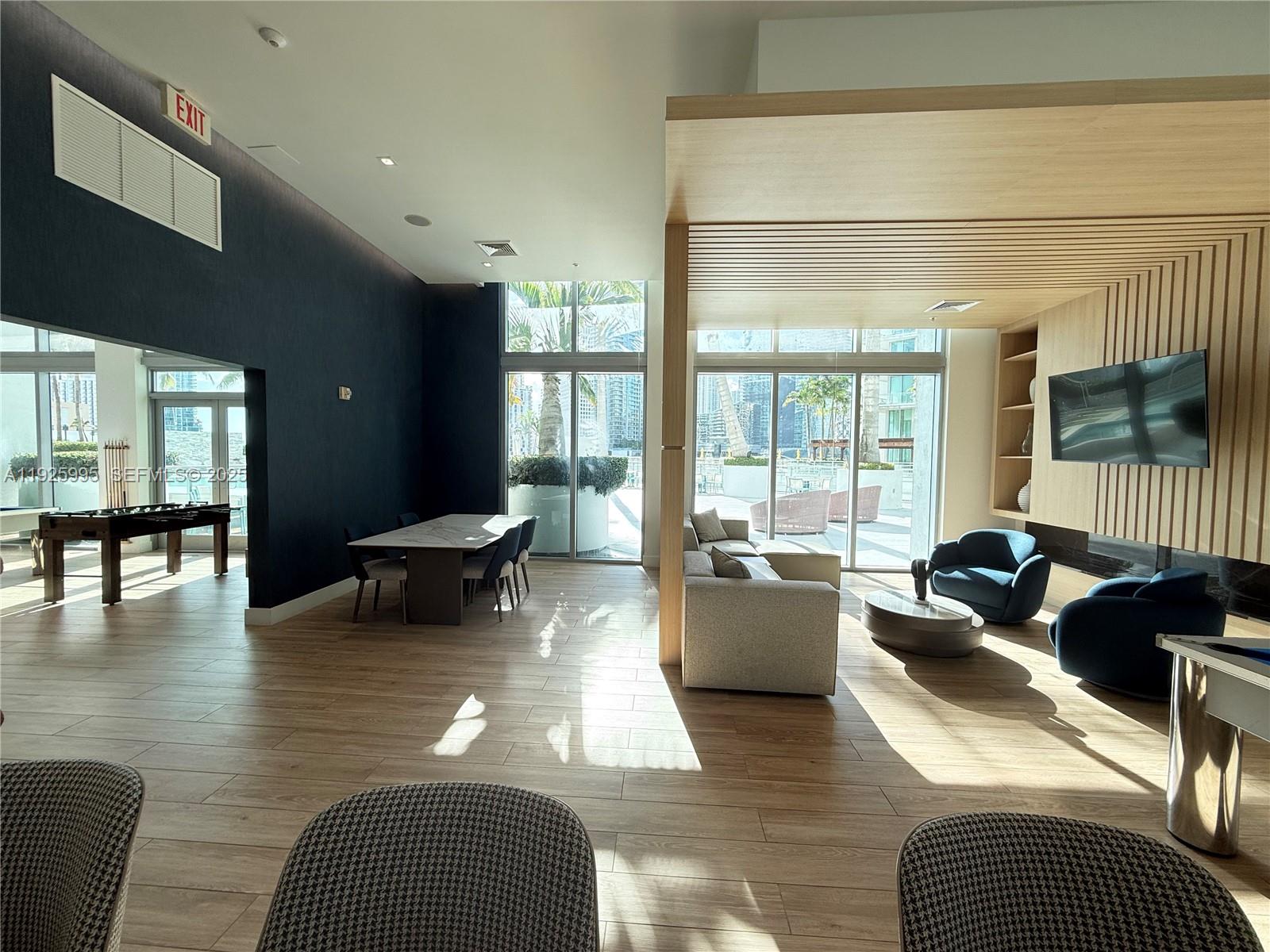 90 SW 3rd St #1809 Miami, FL 33130