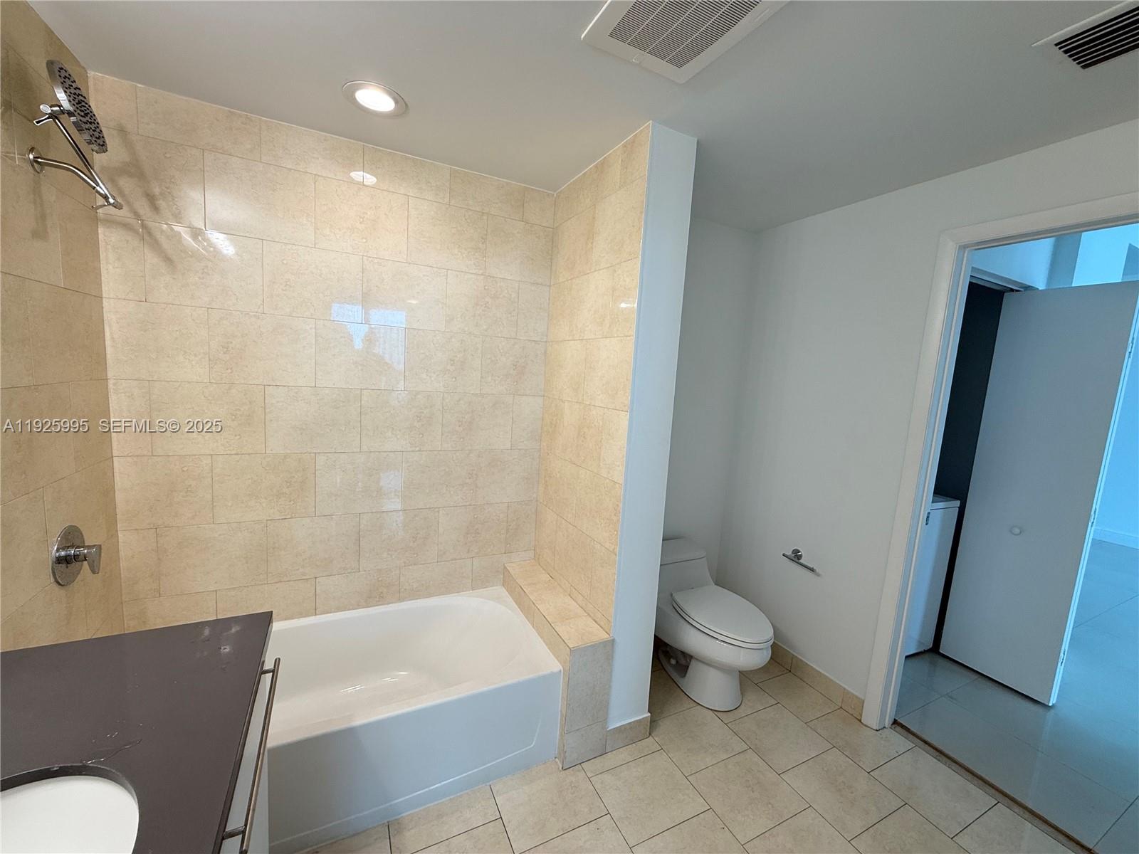 90 SW 3rd St #1809 Miami, FL 33130