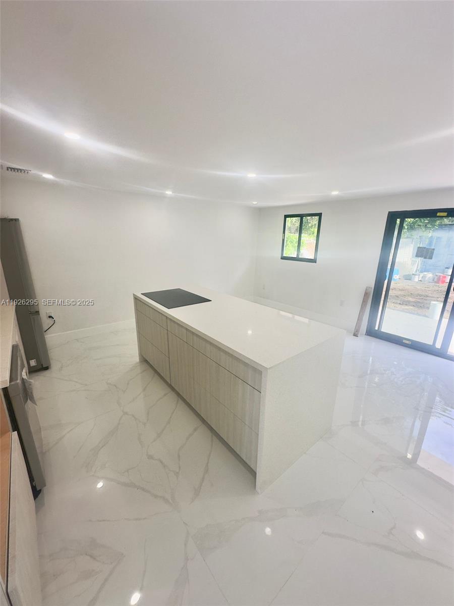 2110 NW 43rd St Miami, FL 33142