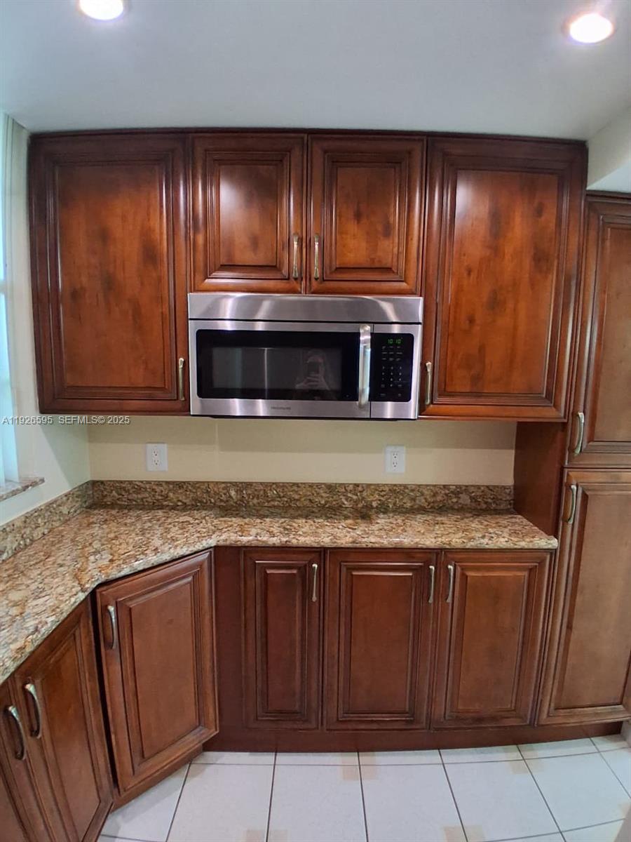 2905 Point East Dr #L302