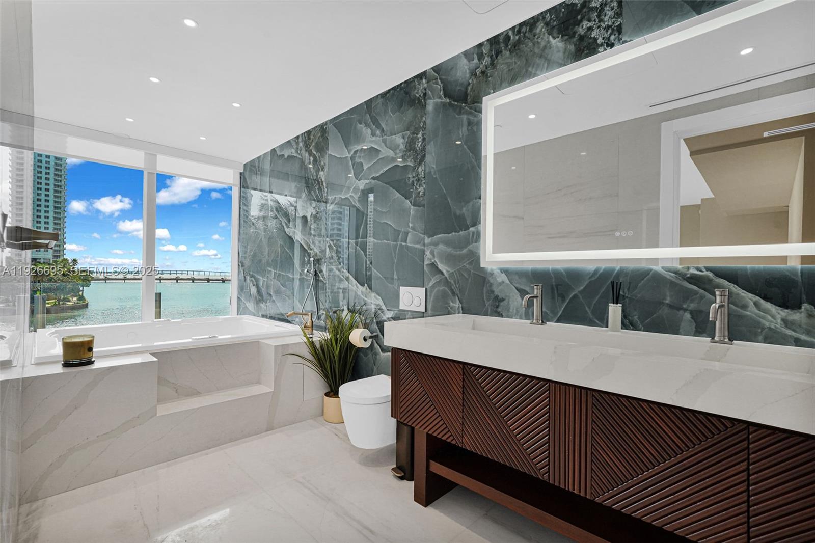 300 Biscayne Blvd Way #301E Miami, FL 33131