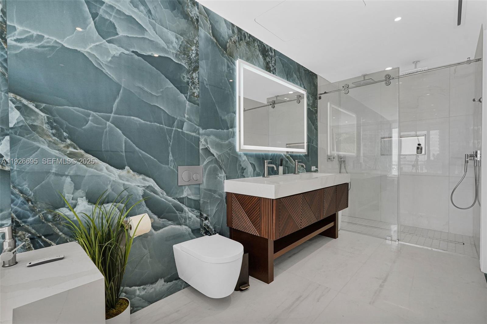 300 Biscayne Blvd Way #301E Miami, FL 33131