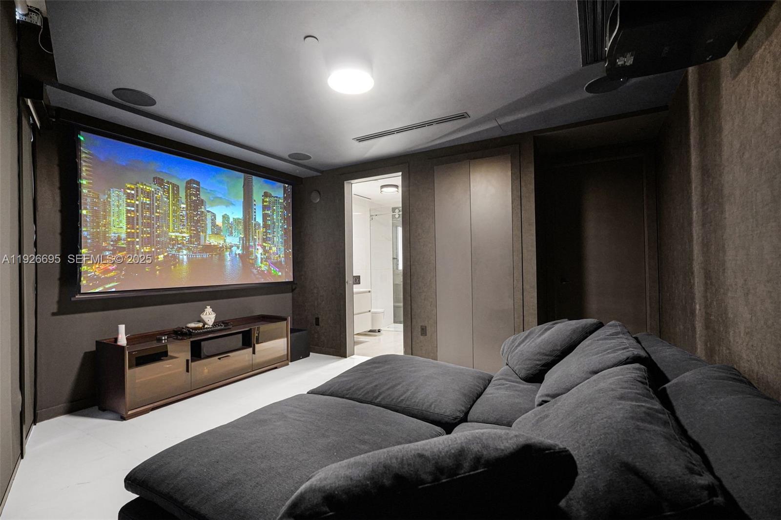 300 Biscayne Blvd Way #301E Miami, FL 33131