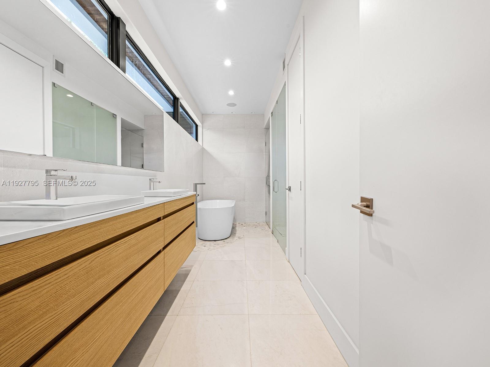 1760 Chucunantah Rd Miami, FL 33133