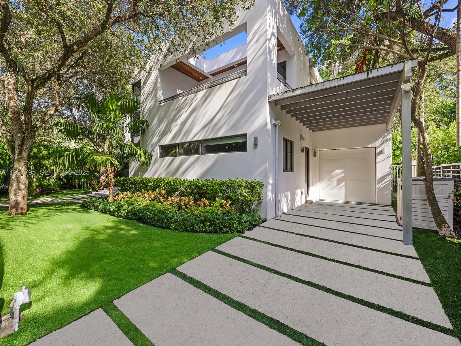 1760 Chucunantah Rd Miami, FL 33133