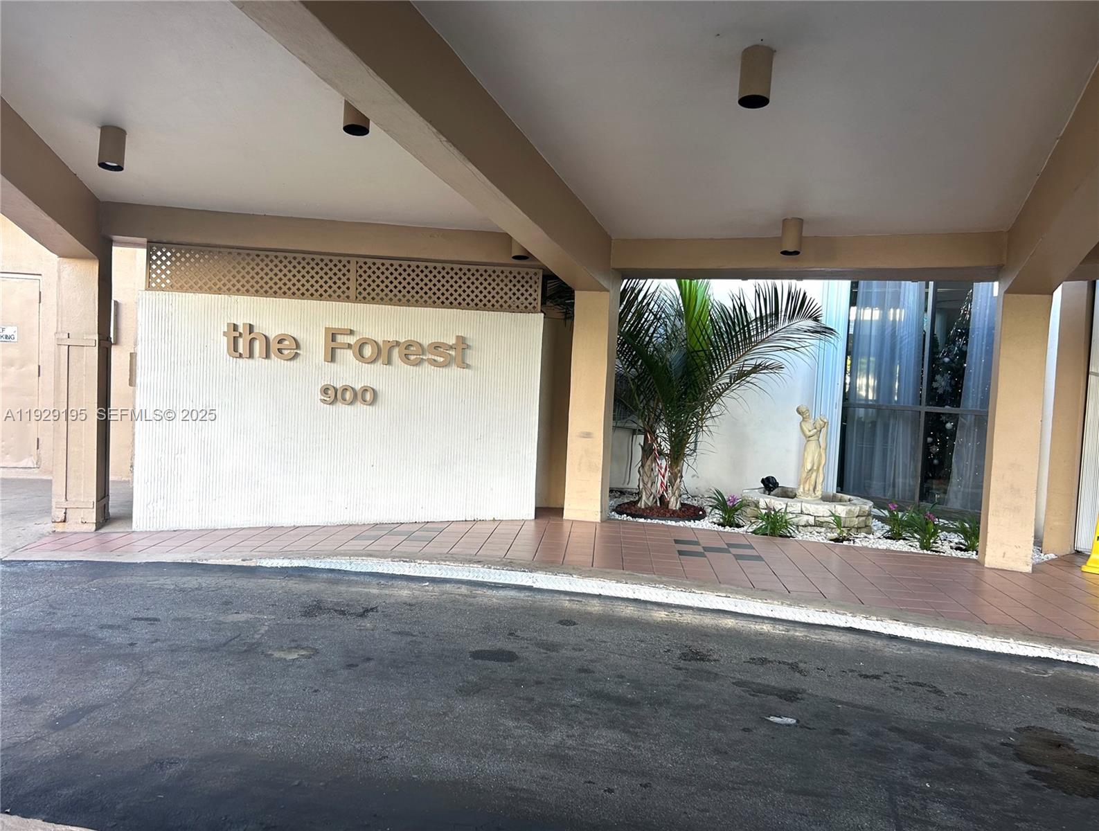 900 Saint Charles Pl #606 Pembroke Pines, FL 33026