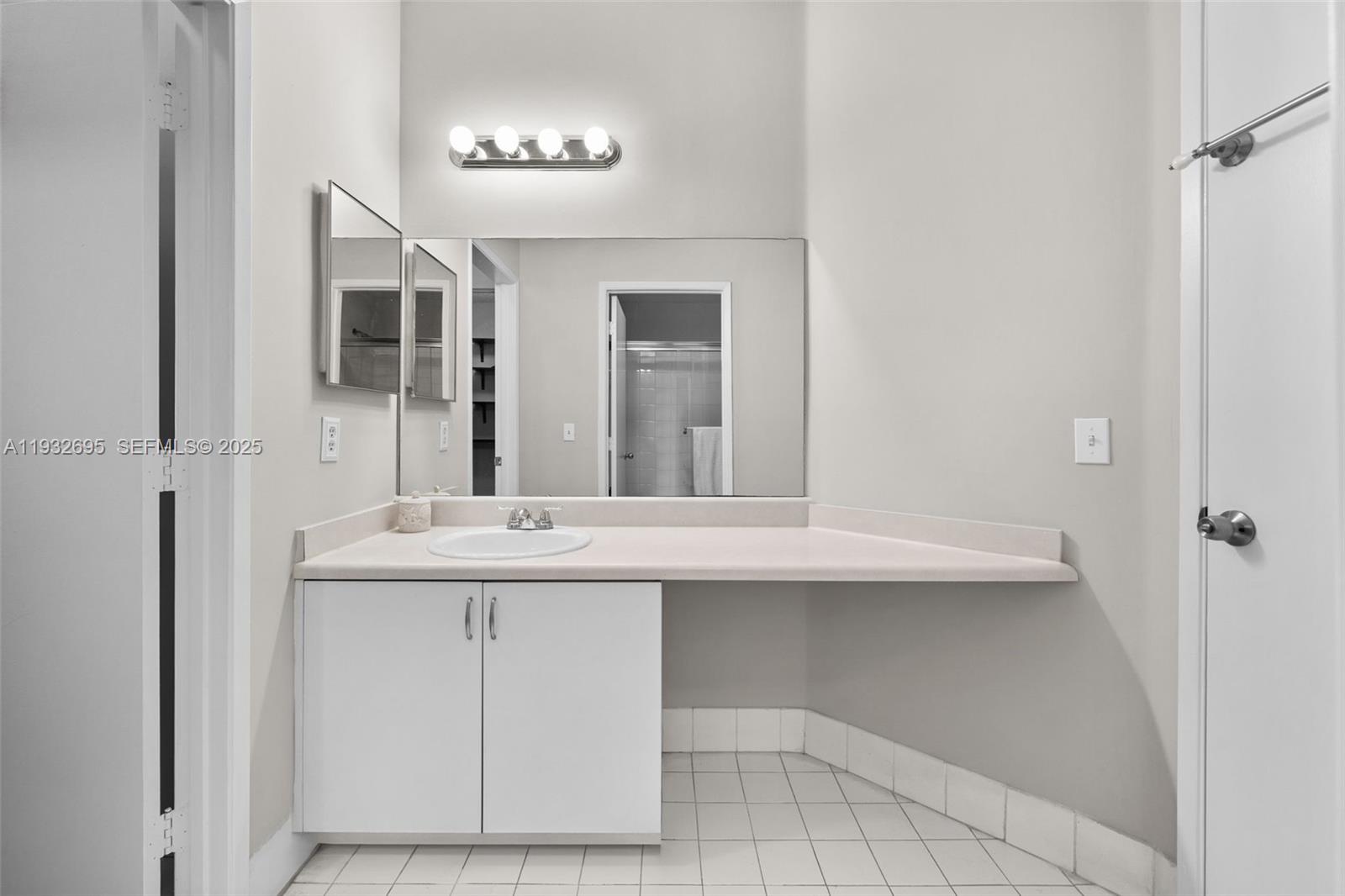 6968 SW 39th St #F204 Davie, FL 33314