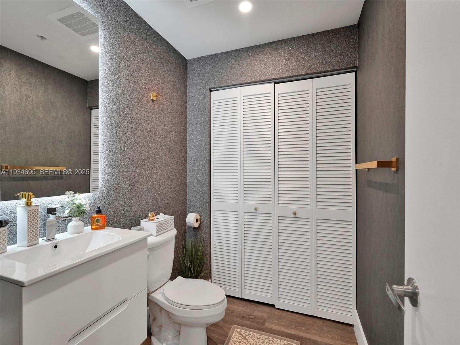 image Blue on the Bay17