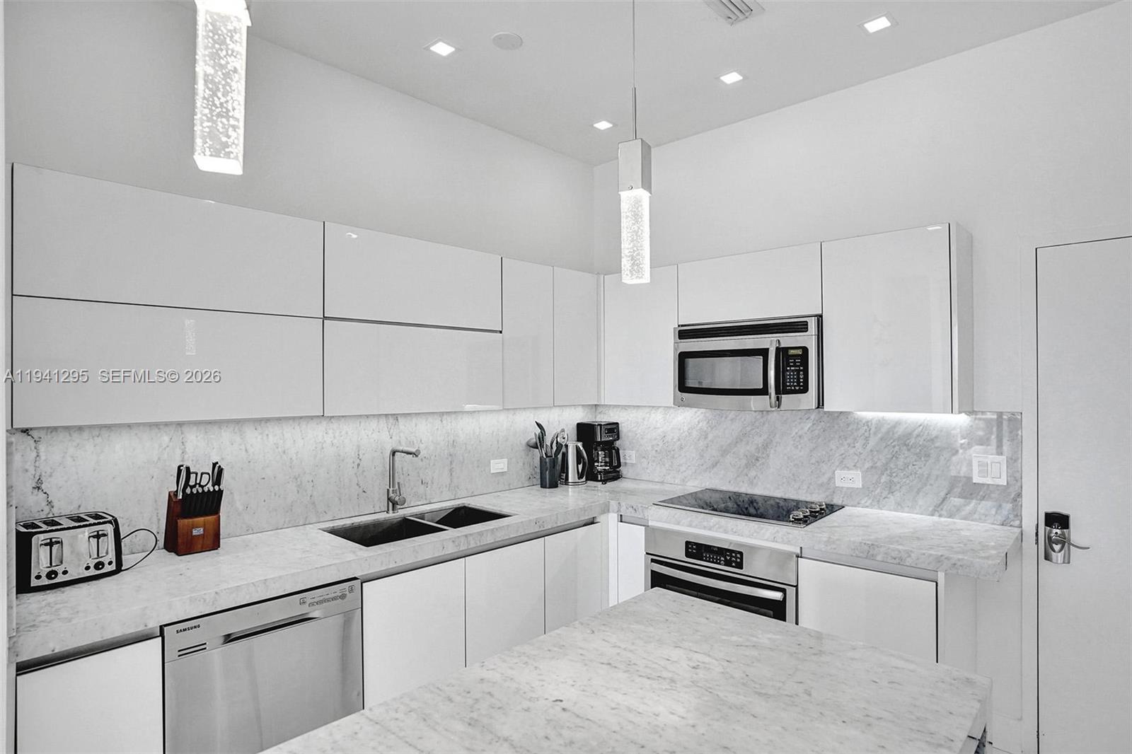 image Beachwalk Condominium11