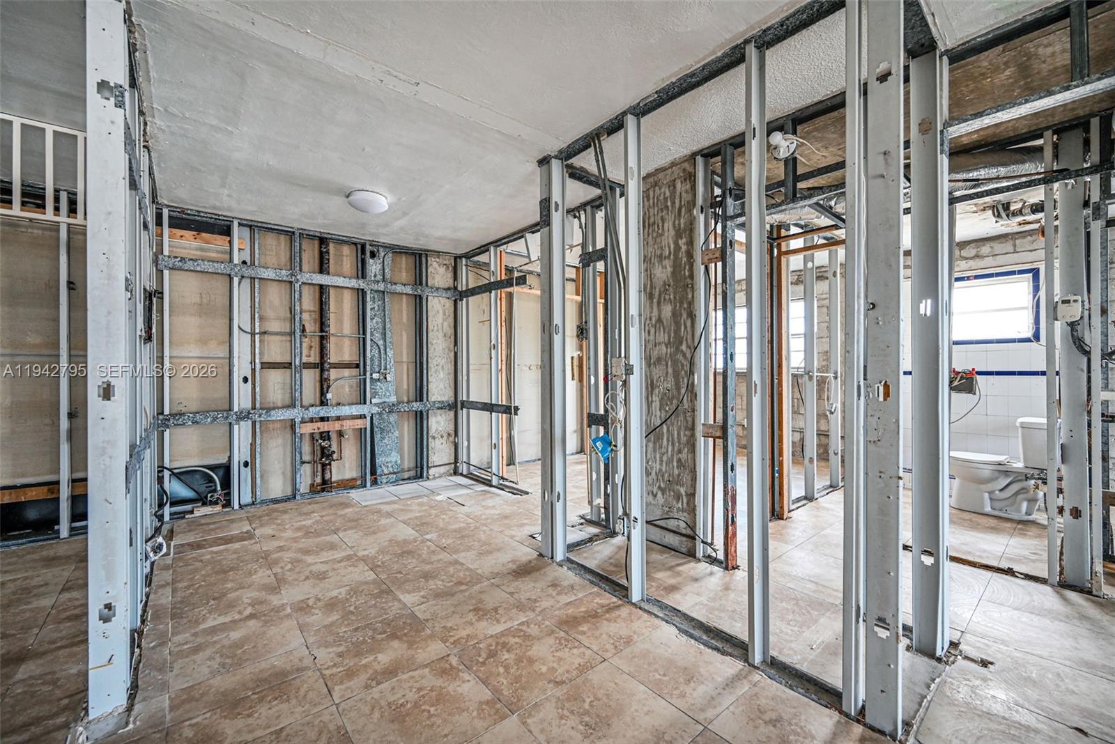 3640 NW 9th St #401 Miami, FL 33125