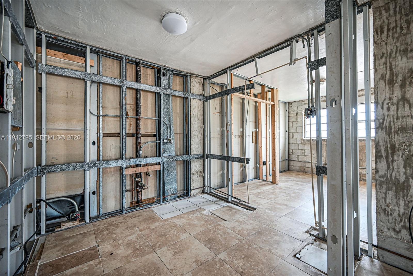 3640 NW 9th St #401 Miami, FL 33125