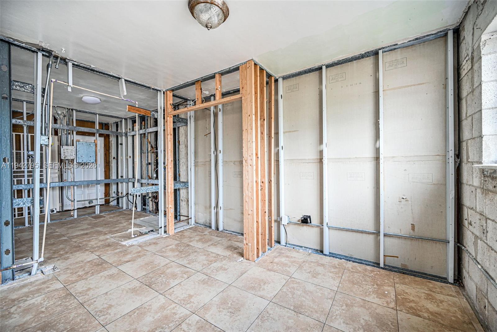 3640 NW 9th St #401 Miami, FL 33125