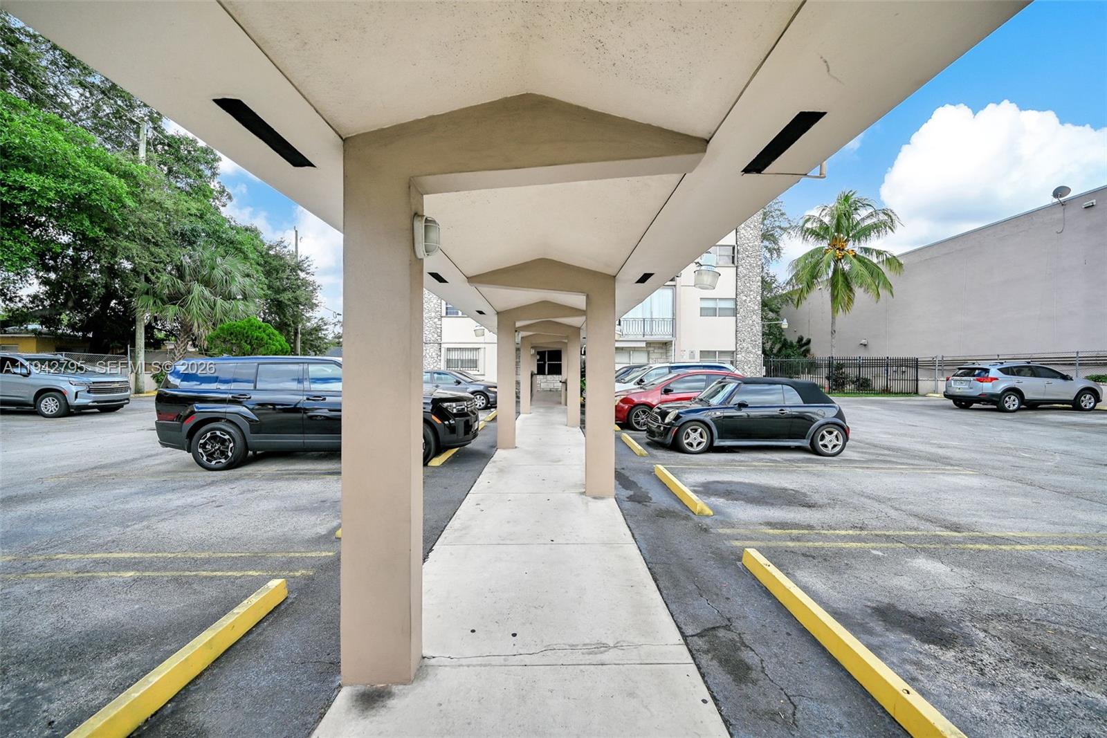 3640 NW 9th St #401 Miami, FL 33125