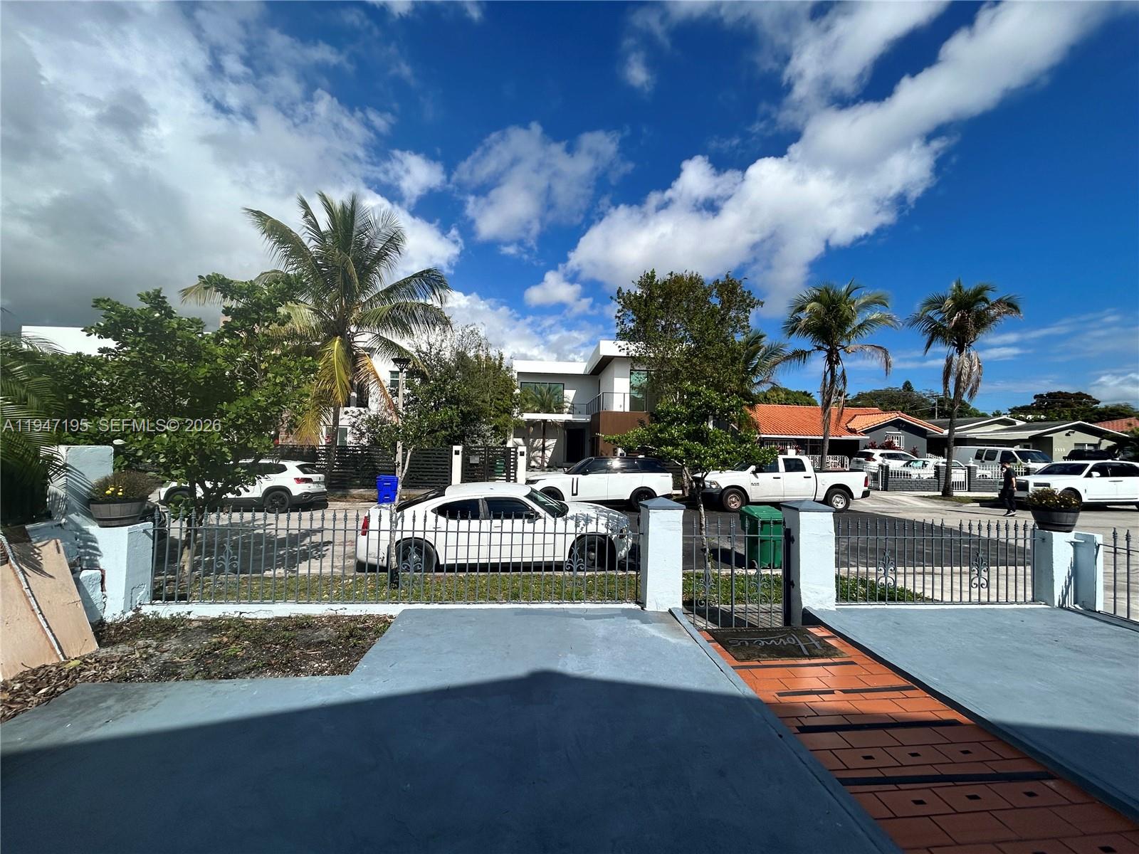 1352 SW 16th St Miami, FL 33145