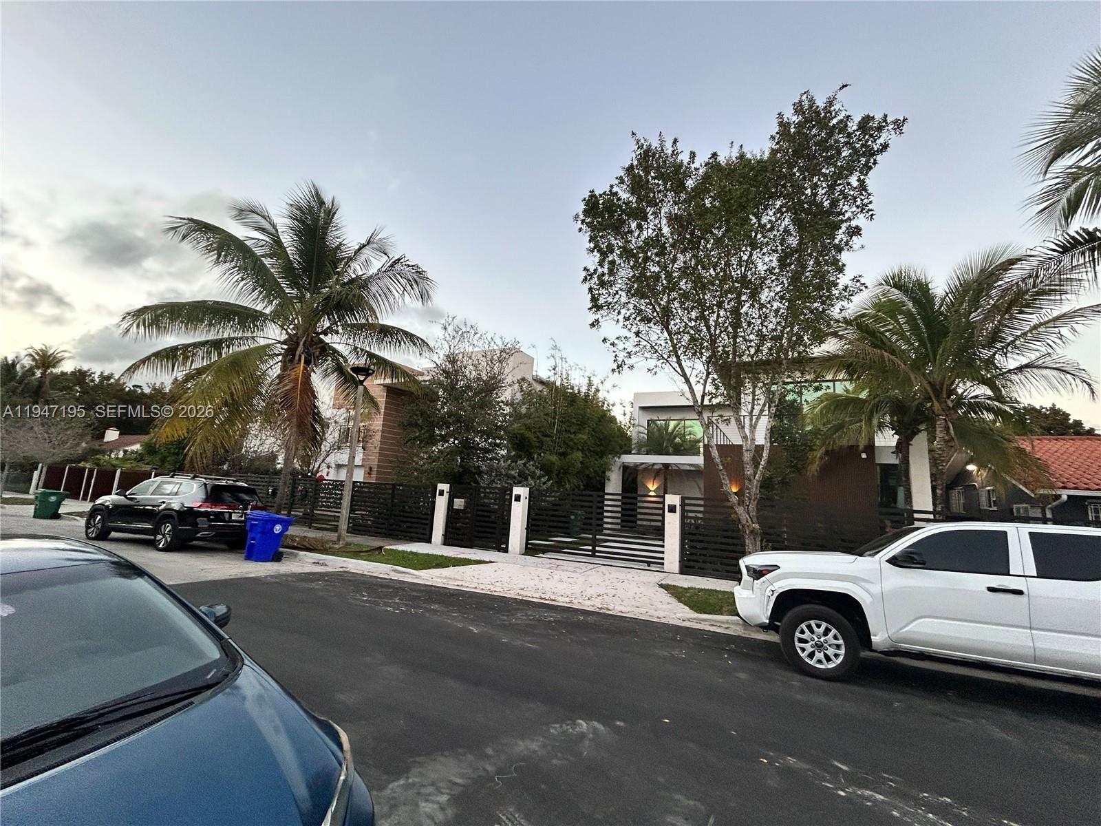 1352 SW 16th St Miami, FL 33145