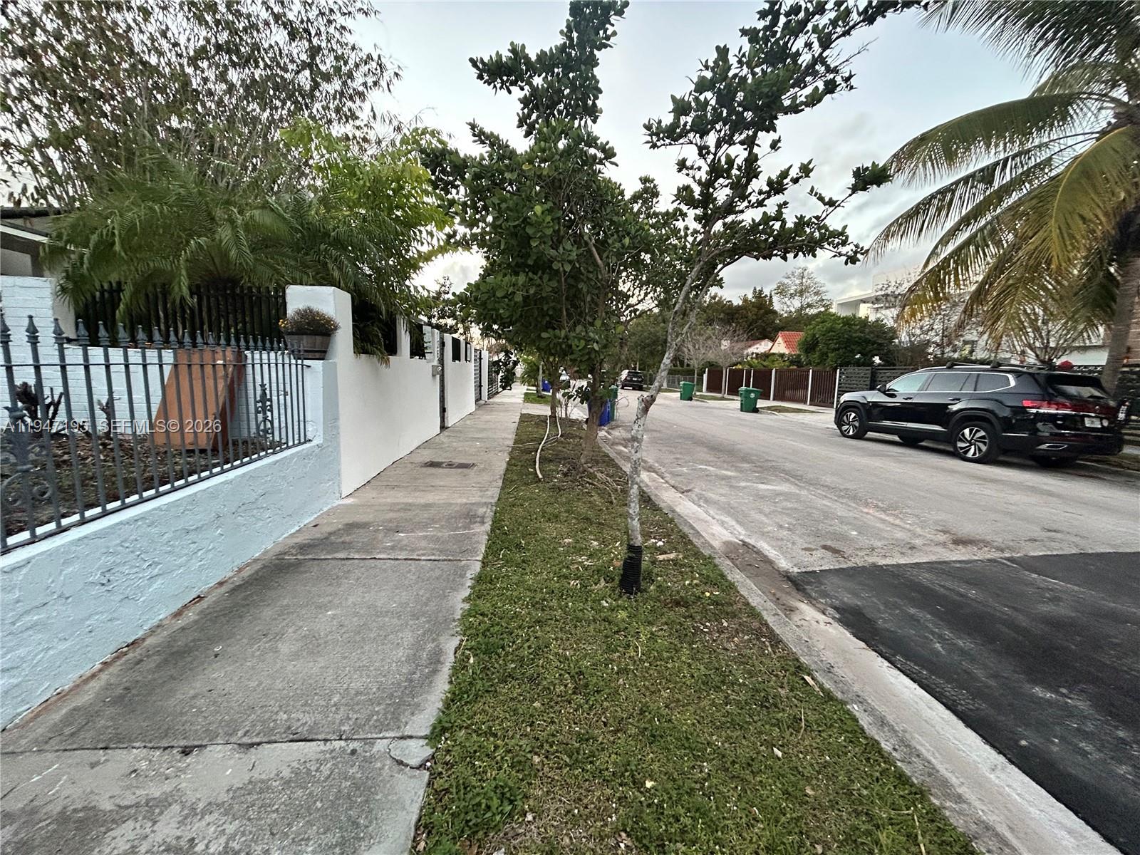 1352 SW 16th St Miami, FL 33145