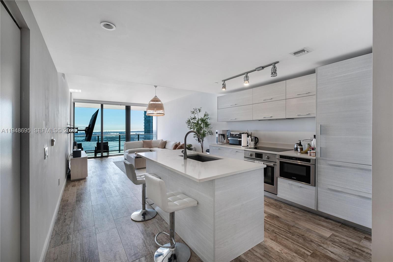 650 NE 32nd St #4306 Miami, FL 33137