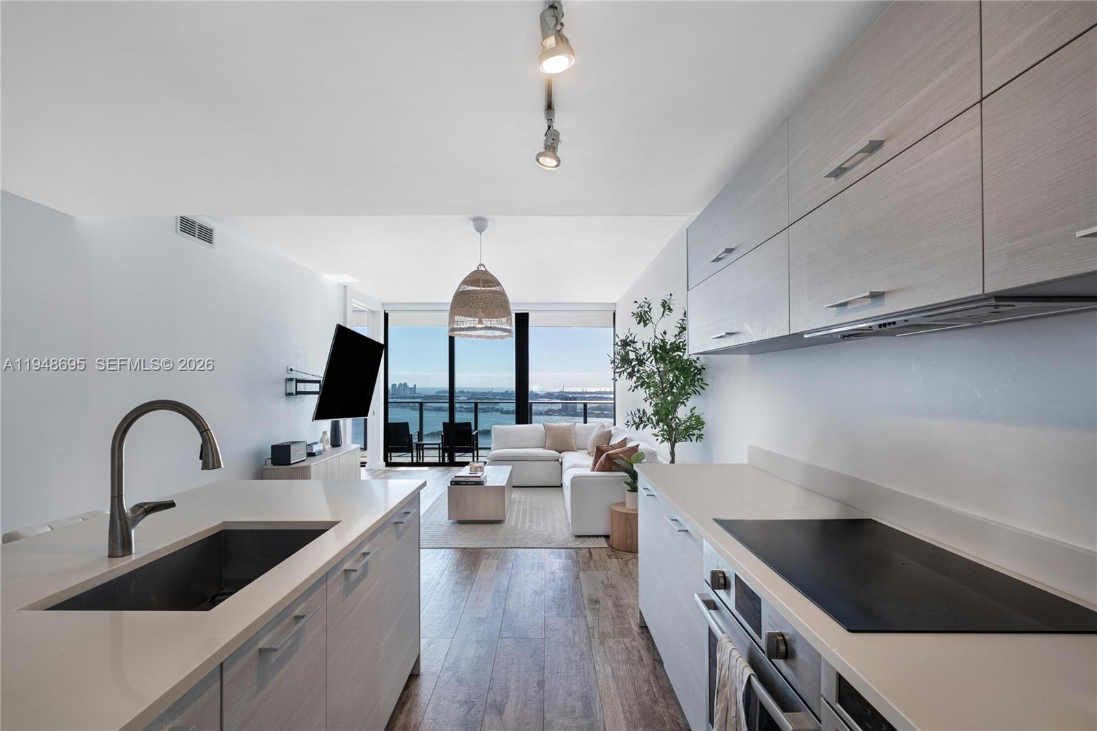 650 NE 32nd St #4306 Miami, FL 33137