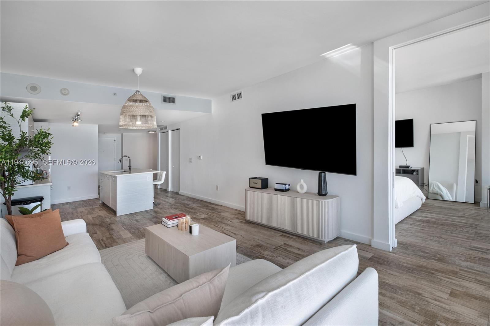 650 NE 32nd St #4306 Miami, FL 33137