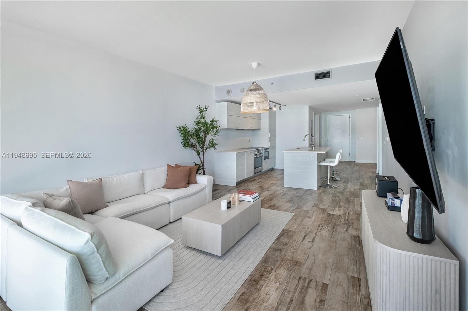 650 NE 32nd St #4306 Miami, FL 33137