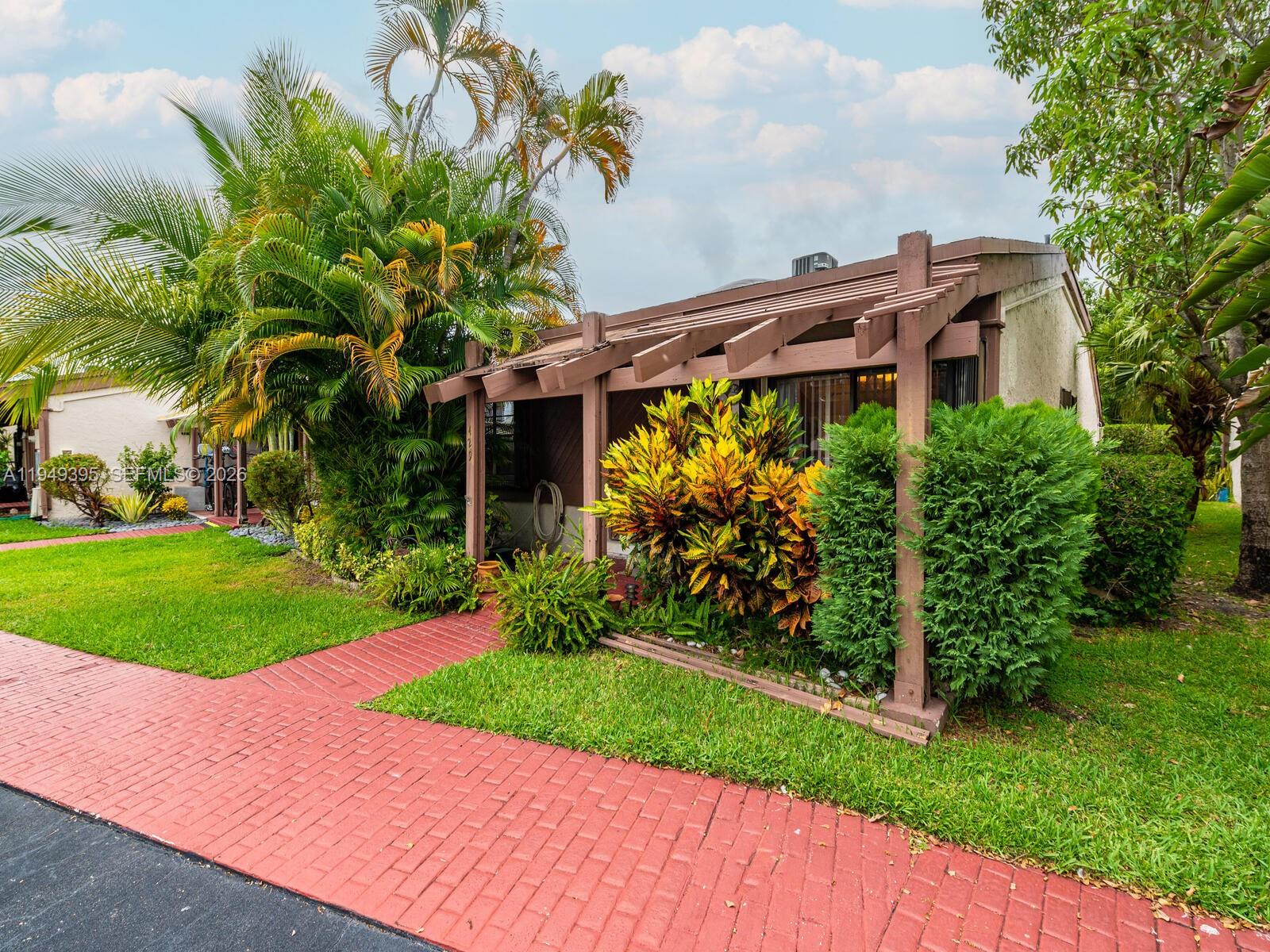 429 Leslie Dr #429 Hallandale Beach, FL 33009