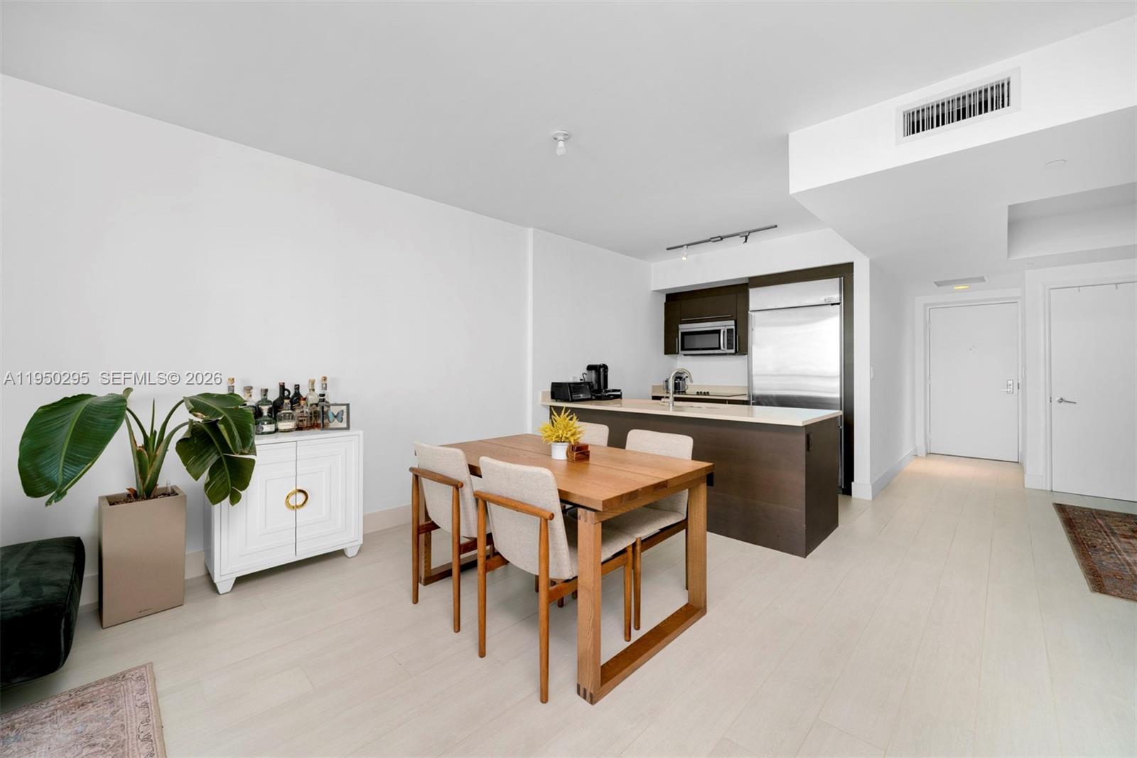 image 500 Brickell East5