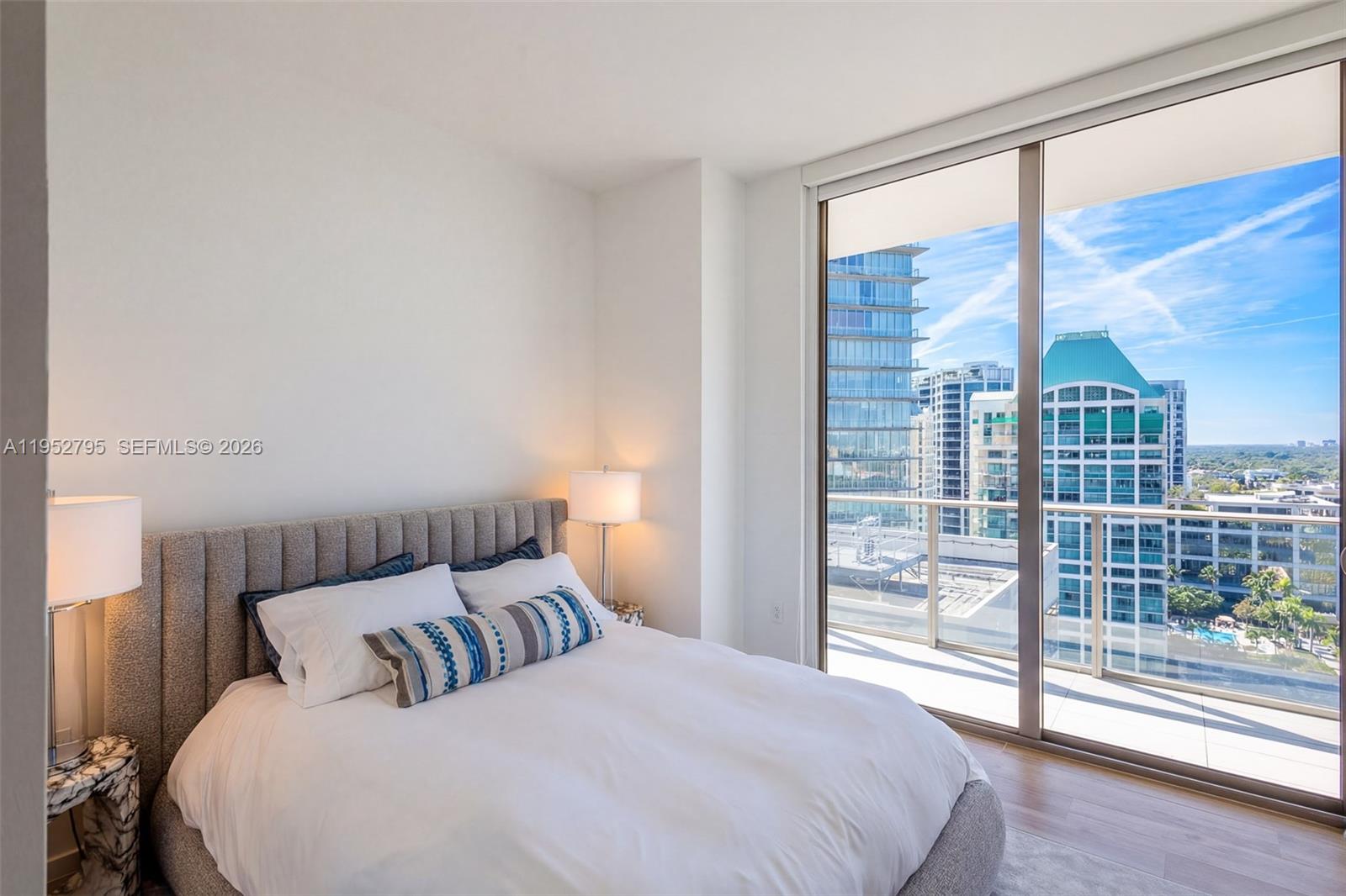 image Mr C Residenesx10