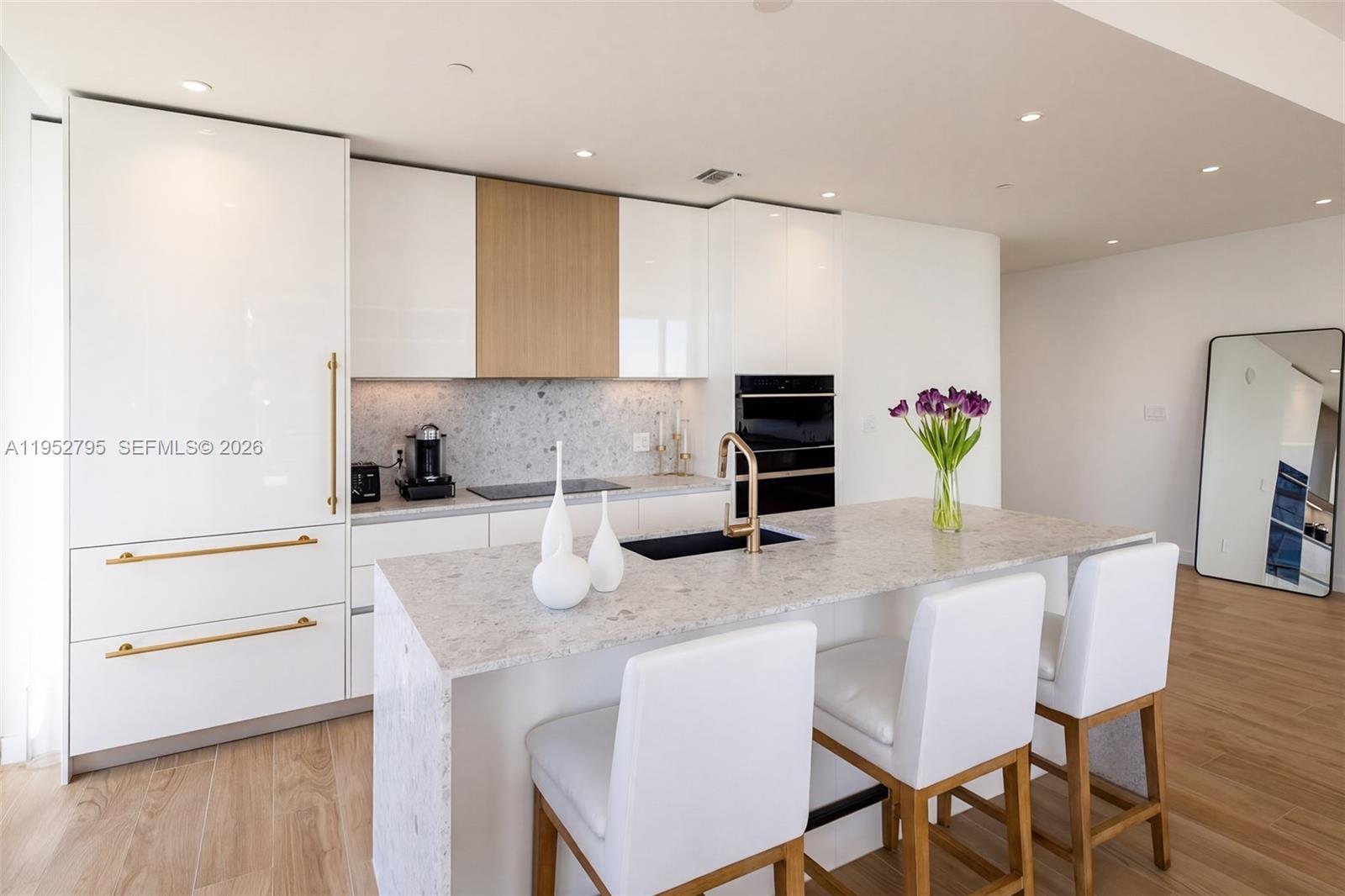 image Mr C Residenesx12