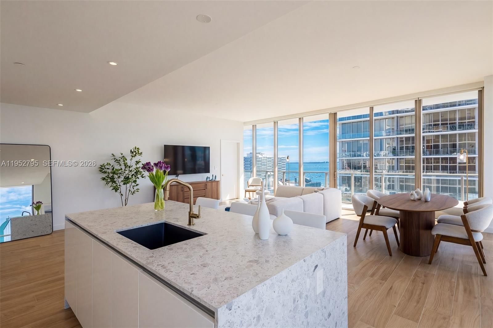 image Mr C Residenesx13