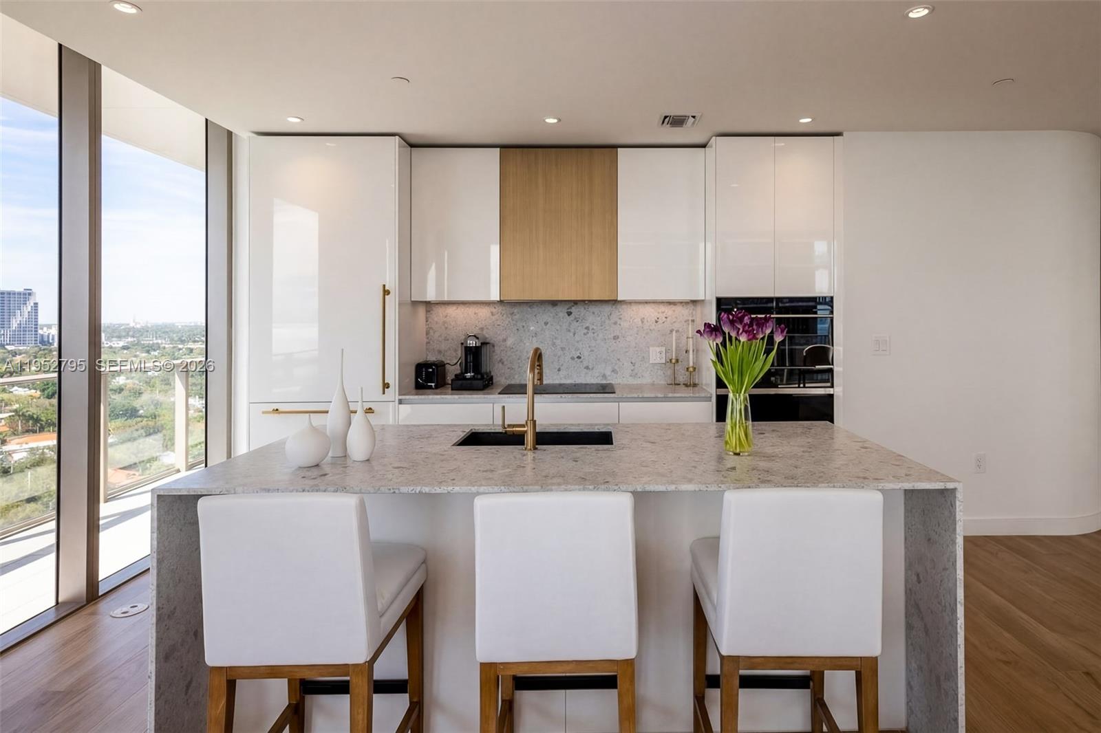 image Mr C Residenesx3