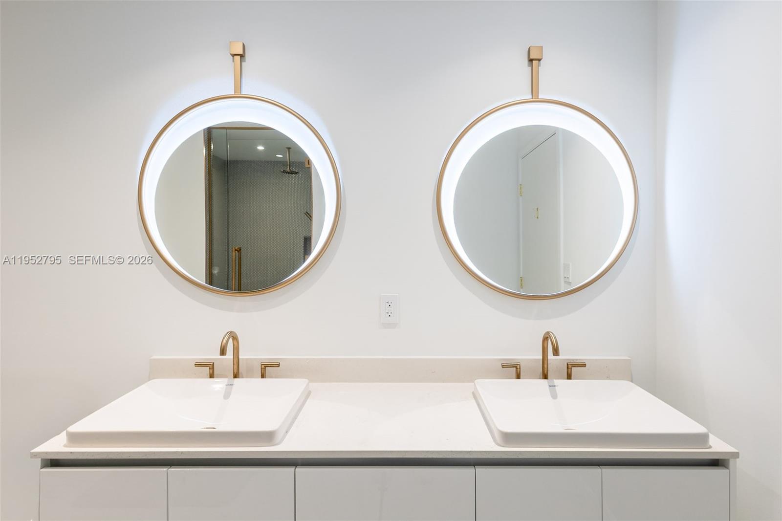 image Mr C Residenesx7