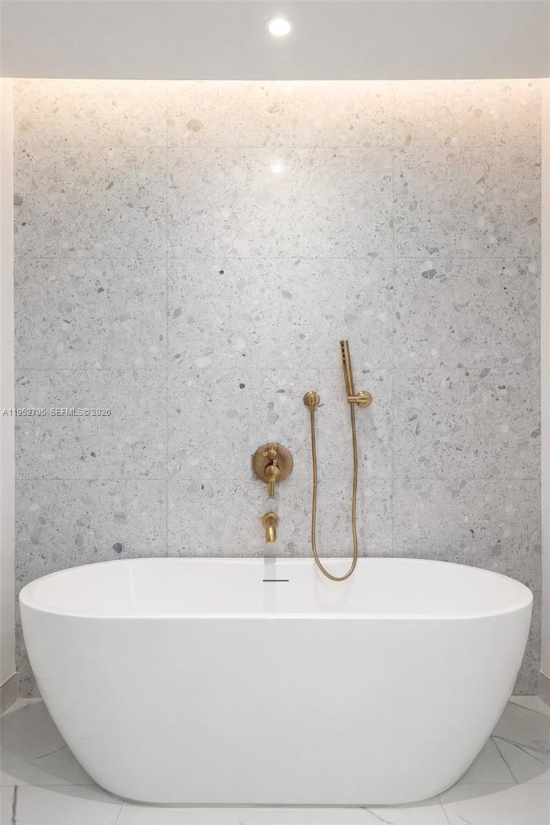 image Mr C Residenesx8